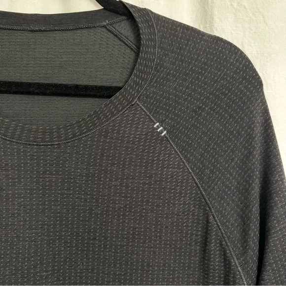 Lululemon Metal Vent Tech Long Sleeve Graphite Grey/Black XL